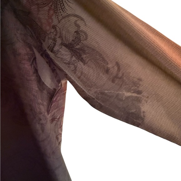 Appropriate Behavior Silver Baroque Scroll Print Long Sleeve Top – Size 1X - Picture 5 of 11